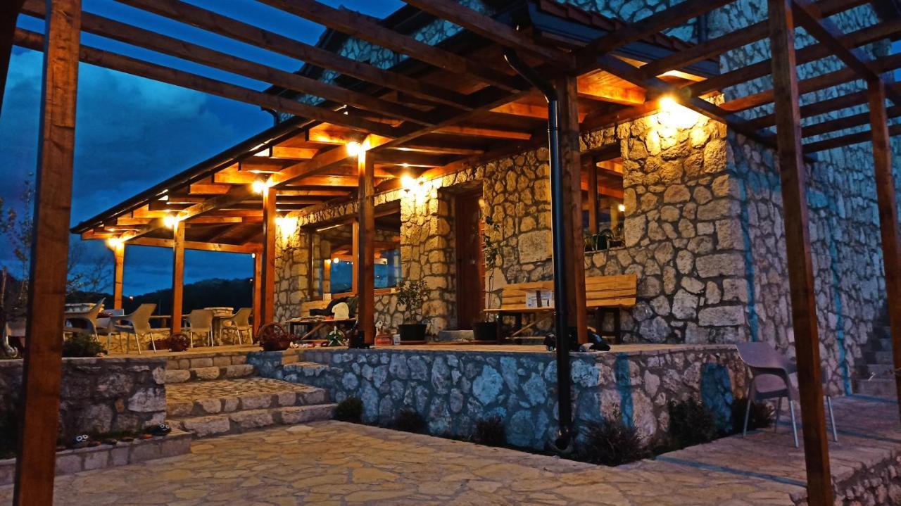 Village House - Novak Rijecani Rijeka Crnojevica Bagian luar foto